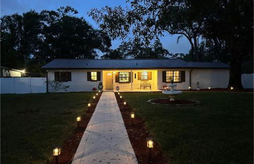 Poolside Paradise with Basketball Court - Foto 48