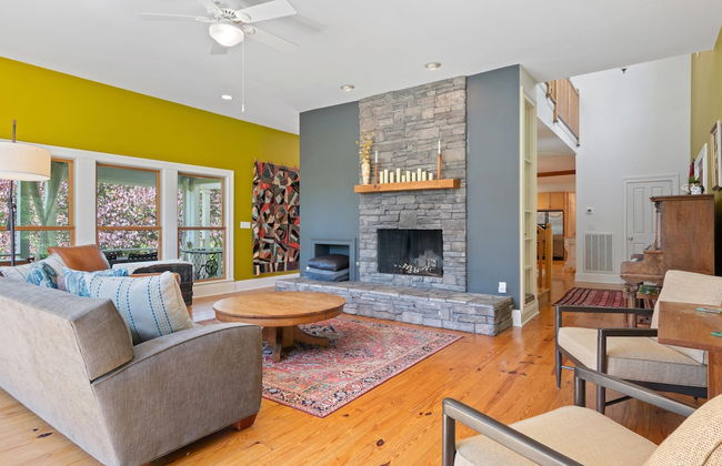 Beautiful Home on a Quiet Lot, Sleeps 14, Treehouse & Game Room! - Foto 18