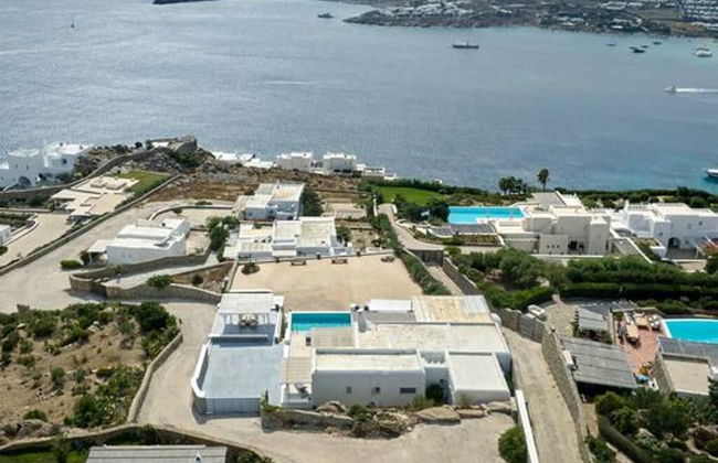 Stunning Villa With Panoramic View - Photo 45