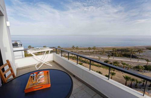 SPECTACULAR APRT. IN FRONT OF THE SEA - Foto 24