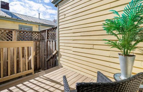 HISTORIC DOWNTOWN KING BED COTTAGE- PARKING and PATIO - Foto 6