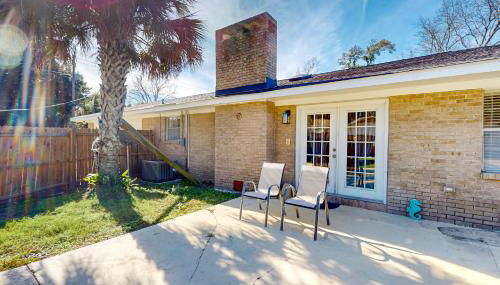 Poolside Bliss! Christian Pass Family Home with Yard - Foto 2