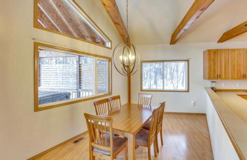 Wasilla Spruce Moose Cabin Lakefront and Hot Tub! - Foto 4