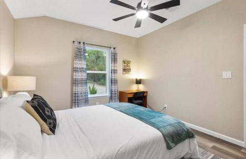 Modern Cabin Nestled in a Pine Forest Near Austin - Foto 97