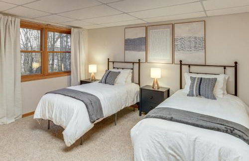 Private Lakefront Home with Game Room in Aurora! - Foto 29