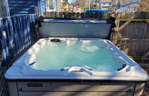 Restoration - Hot Tub, AC, and Great Location! - Foto 1