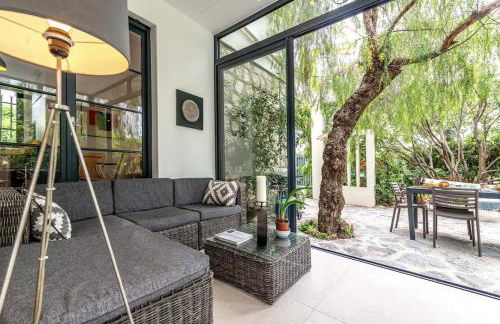 Magical Villa with Secluded Garden - Beach, Port & Centre - Photo 5