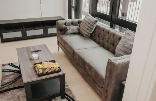 River North Private Balcony With In and Out Parking - Foto 22