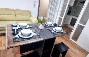 Friendly family apartment comfort sleep 6 close to tube bus airport - Foto 44