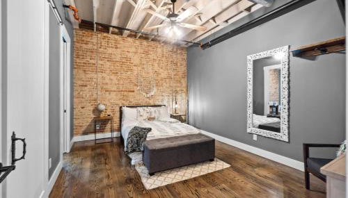 Downtown Urban Loft above Restaurants - Foto 3