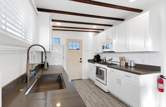 Cottage with BBQ & Hot Tub - Foto 9