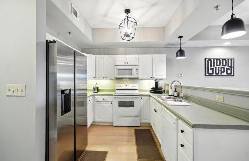 New 2 Bed 2 Bath Condo with Pool at BMS - Foto 9