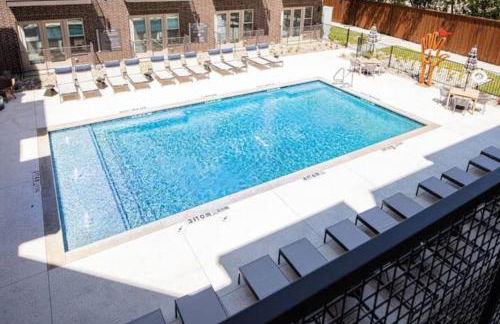 Bright 2BD 2BA Suite Gym and Pool City Center Stay - Foto 32