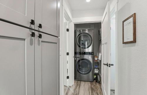 Angie Oasis Yard, Loft & Stocked Kitchen - Photo 20