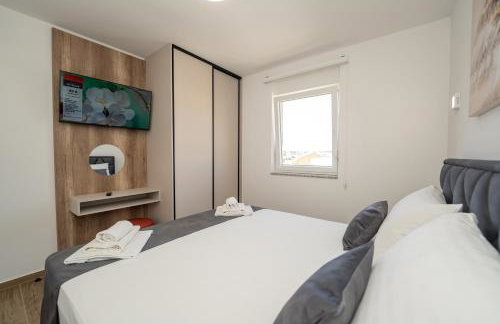 Poolside Hideout Apartments - Photo 51