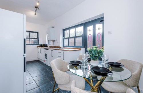 Presented by LTJ PrimeKey Properties - NEW! 7 Bed plus Sofa Bed - Perfect for Contractors - Foto 9