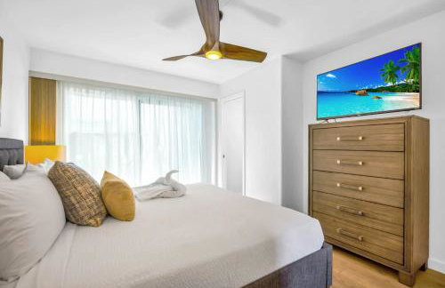 Oceanfront Modern Coastal Remodel - Serene Sunsets & Relaxation on Large Lanai - Foto 14