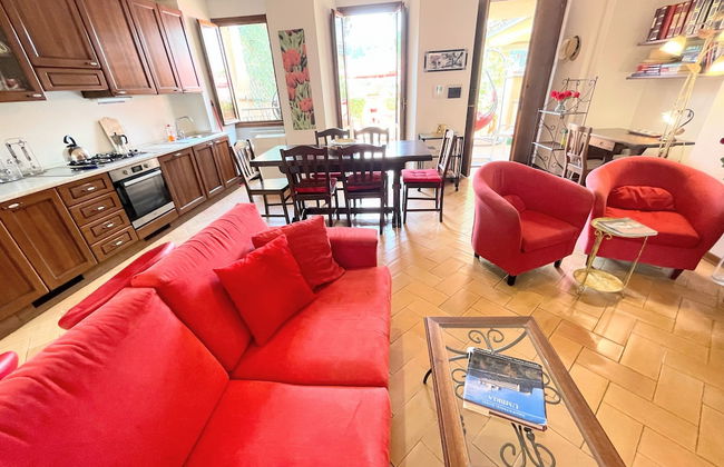 Central Spoleto Apartment With Large Sunny Terrace With Views - Photo 12