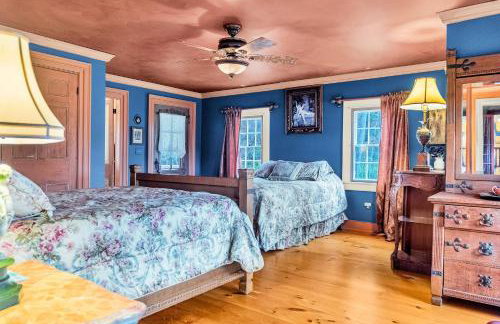 Hot Tub and Large Yard Elegant Deansboro Getaway - Foto 14