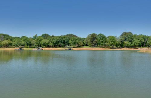 Private Dock & Game Room! Lake Hartwell Retreat - Foto 3