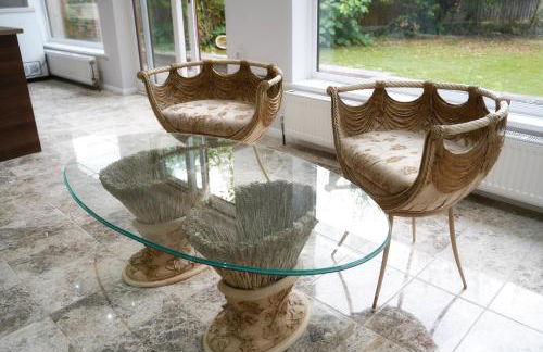 Lux 5 Bed sleeps 11, 10 mins from Wembley Stadium, Jacuzzi and Steam Shower - Photo 28