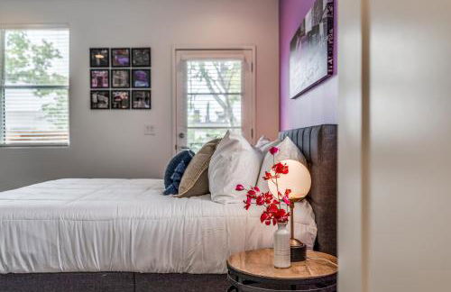 Nash House & Bars of Broadway with Patio Bar and Views! 8min Downtown! Sleeps 12! - Foto 23