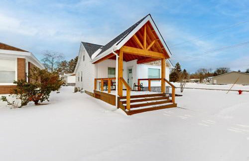 Walk to Beach and Dtwn East Tawas! Lake-View Retreat - Foto 24