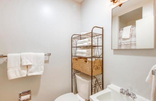 Contact Mountain Hideaway with Views and Porches! - Foto 18