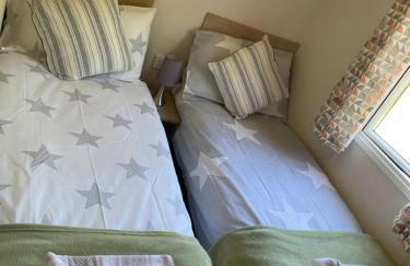 Tranquil Retreat at River Valley Country Park - Photo 16