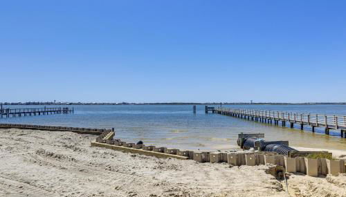 Beach, Pier Access! Pet-Friendly Crystal Coast Gem - Foto 2