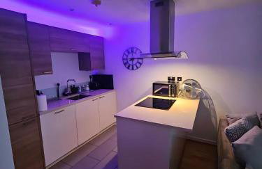 Executive E15 Apartment - Skyline Terrace & Free Private Parking - 5-min Walk to Abba Arena - Foto 3
