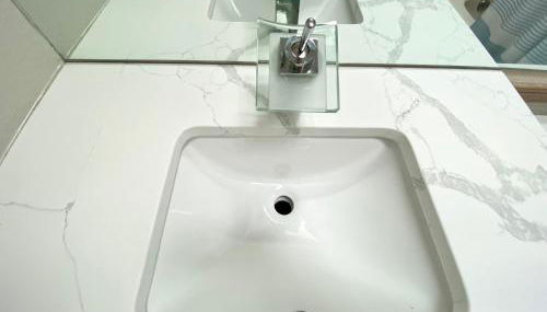 3br home 2br unit close to USAFA with fireplace - Foto 4