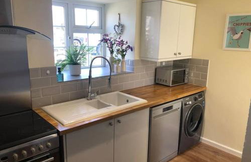 Large 3 bedroom flat in Sennen - Photo 8