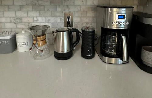 5 bedrooms with 4 Full Bath Fire Pit BBQ and Plush Amen on 1 2 acre - Photo 8