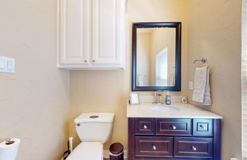 Lakefront Estate Stunning Views, Deck, Bar and Dock - Foto 20