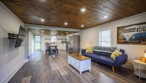 3 Bed 2 Bath Renovated Home Near The Lake - Foto 2