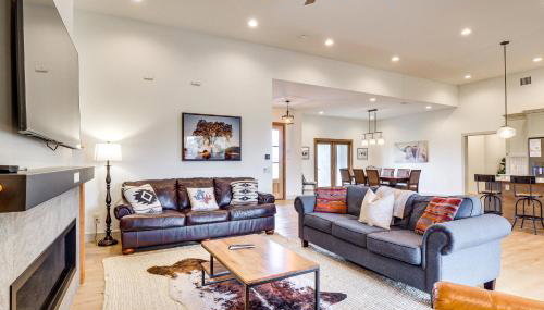 Large Group Getaway in Georgetown w/ Private Pool! - Foto 1