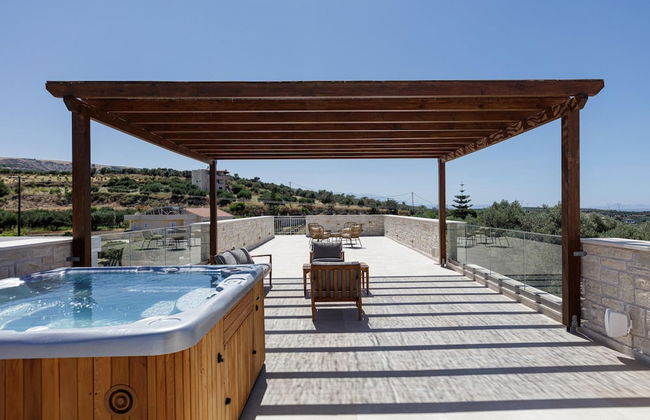 Mandana Villa - With Private Pool Jacuzzi - Photo 2