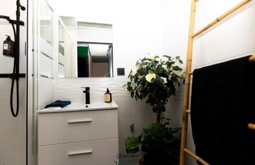 MAISON "Jungle House" 90 m2 BILLARD, RÉTROPROJECTEUR, BAR À JEUX , VINYLE, WIFI FIBRE, idéal PRO & FAMILLE à Montbrison - Foto 31