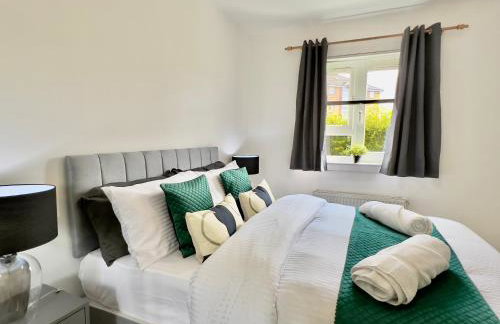 Stylish City Apartment with Free Parking near Town - Foto 6