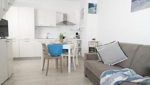 White-Villetta con Piscina, Giardino e Parcheggio - Photo 4, stove