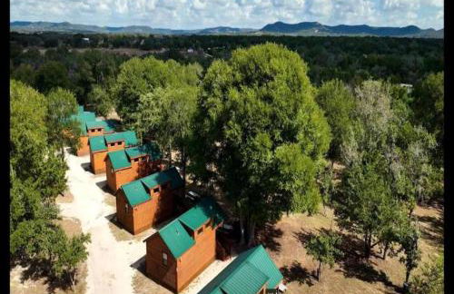 Texas State Glamping Getaways to Nature in this Cute Log Cabin near Austin - Foto 12