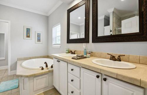 Old Town Bay St. Louis Outdoor Bar Area Game Room - Foto 23