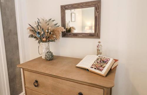 Manor Barn Cottage - Photo 13