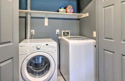 Pond-View Deck and Pool Table Woodbridge Haven! - Foto 26