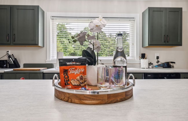 Tranquil Cozy 3br Home With Deck & Bbq 3 Bedroom Home by RedAwning - Photo 14