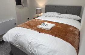 Modern 2-Bed High Spec Flat Apartment in Town Centre - Foto 14