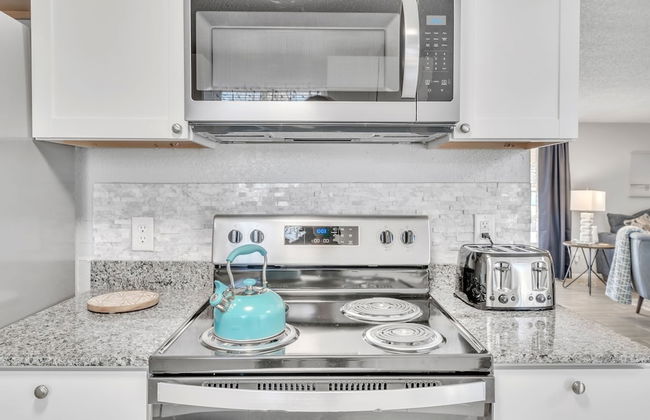 Serenity Retreat: Charming Home Near Attractions! 3 Bedroom Home by RedAwning - Foto 13