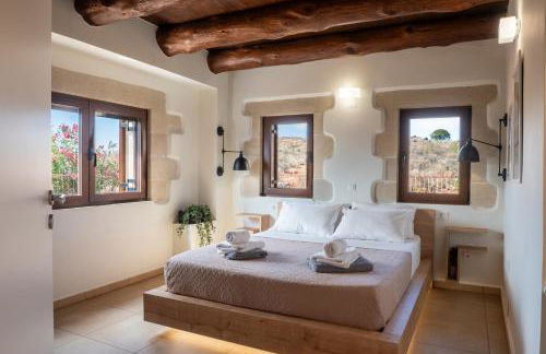 Villa Recluso-3 bd luxury country villa, huge heated pool with hydromassage, individual bbq & large yard, mountain view - Photo 3