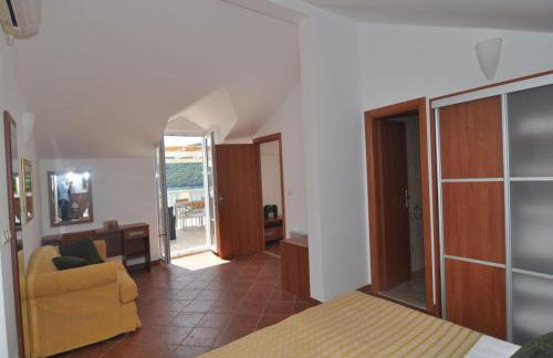 Holiday home Marina- beachfront, sea view and free parking - Photo 37